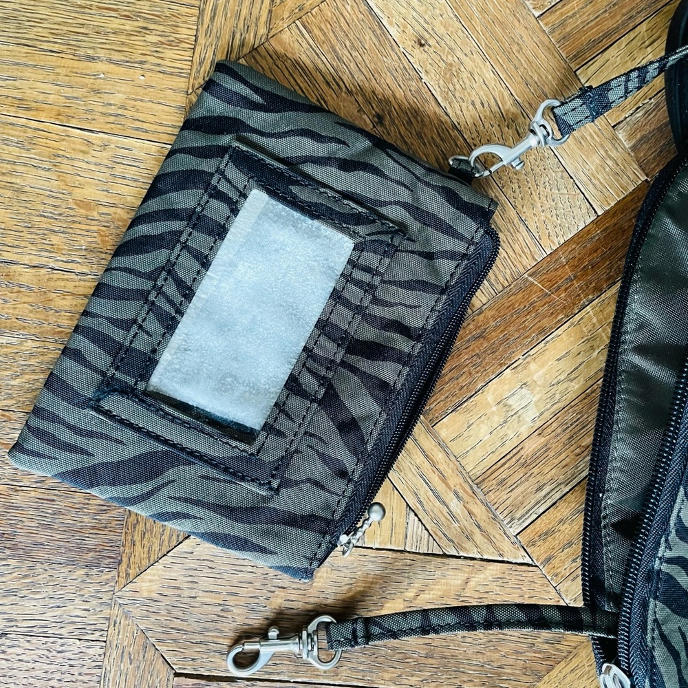 Baggelini Backpack - Picture 11 of 11